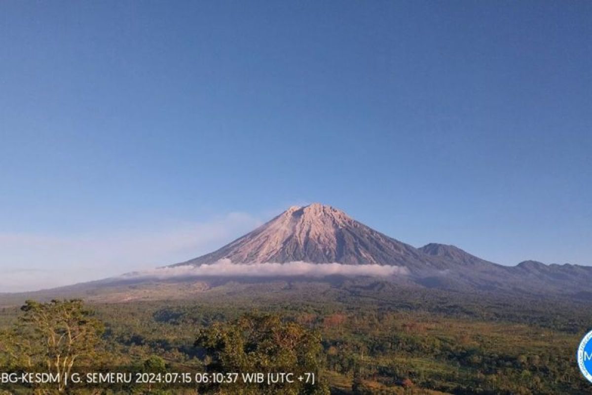 Gunung Semeru mulai alami gempa letusan hingga guguran pada Senin pagi