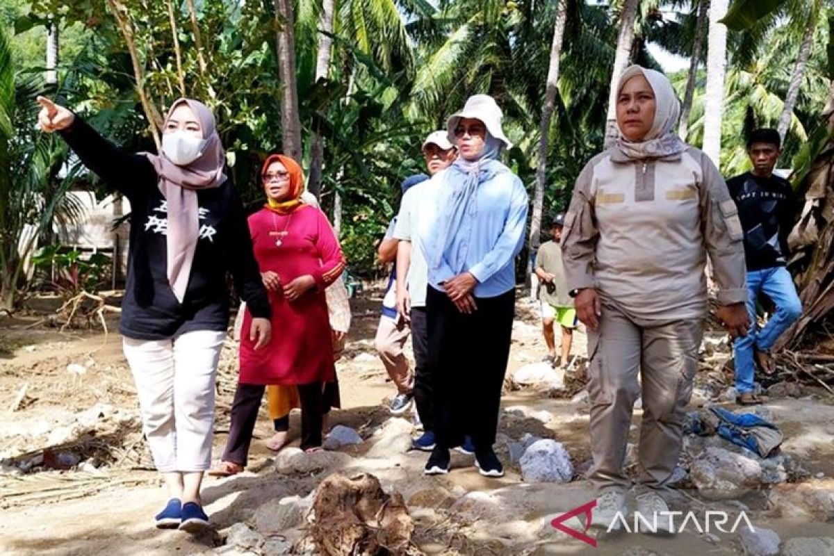 Bupati pantau kerusakan akibat banjir di Bone Bolango