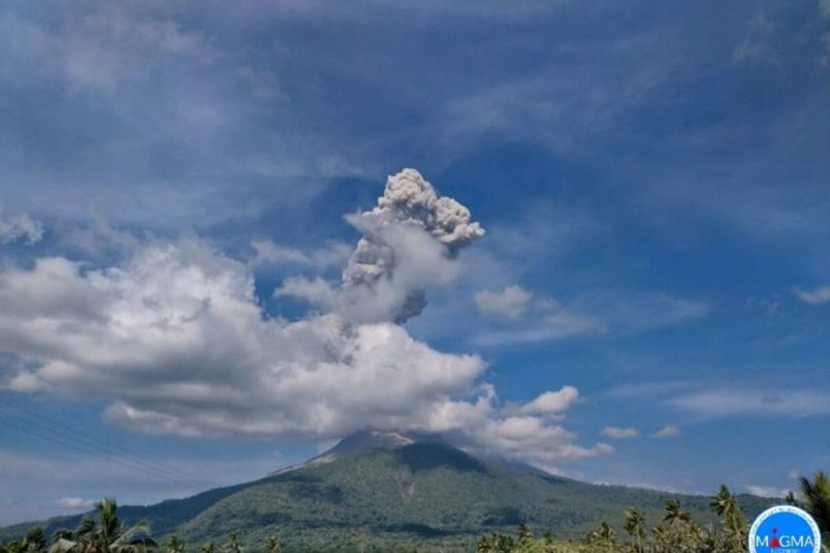 BPBD Flores Timur salurkan 6.000 dos air bagi warga terdampak erupsi