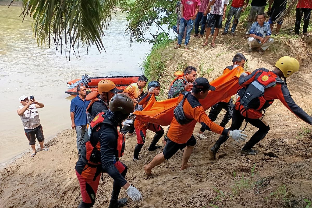 Dua jenazah hanyut di Sungai Barumun dievakuasi Tim SAR