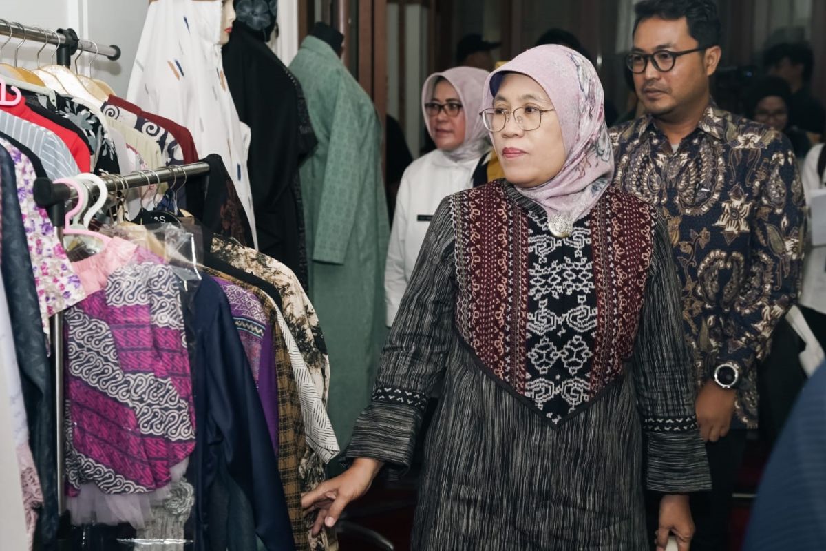 Tarik minat Gen Z, Kemenperin dorong penggunaan pewarna alam batik