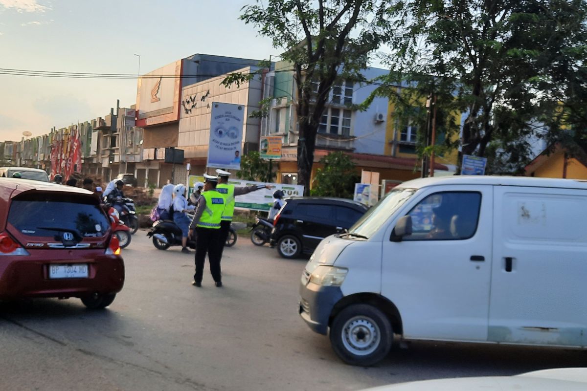 Polda Kepri tingkatkan kesadaran taat aturan lalu lintas kepada masyarakat