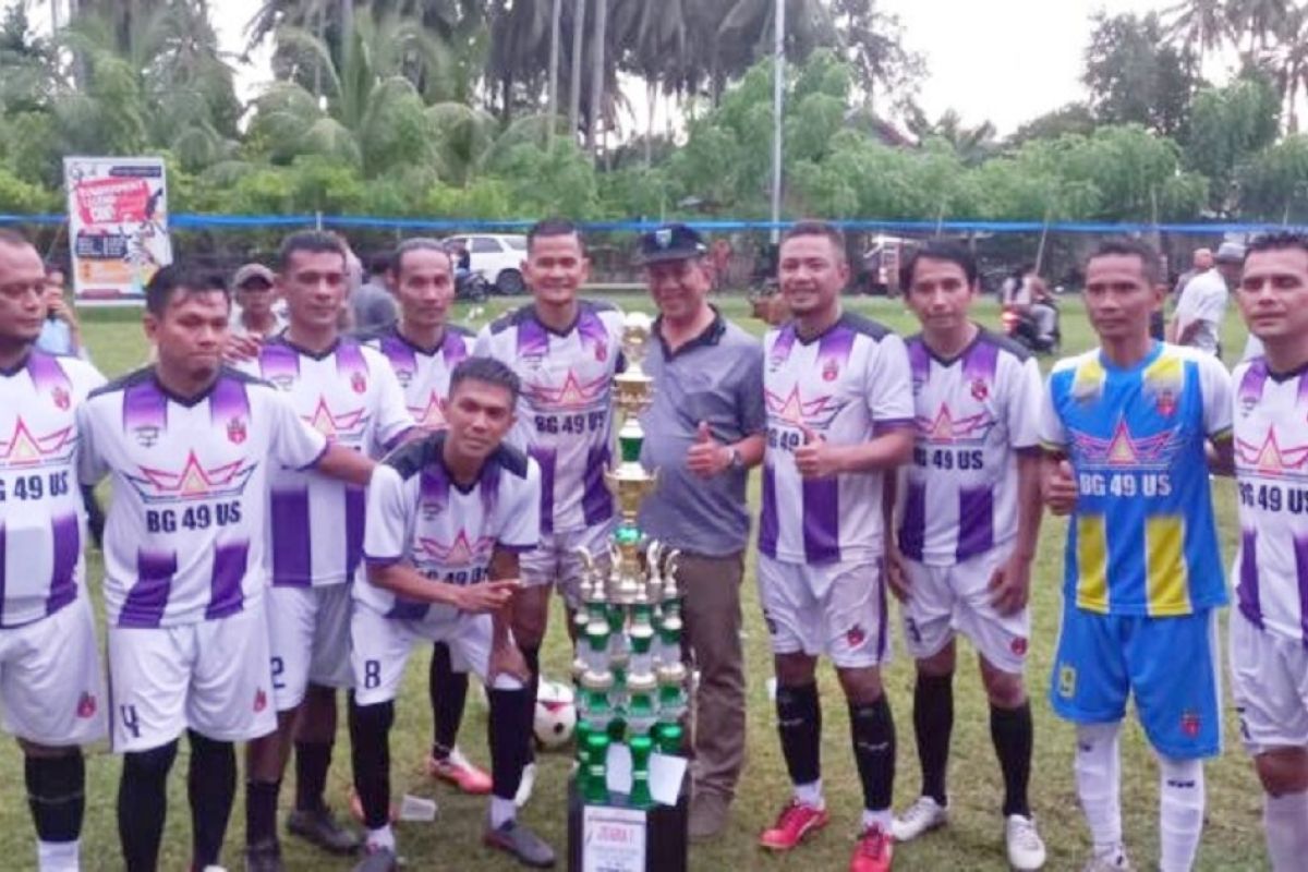 Bupati Pesisir Selatan hadiri penutupan grand final turnamen sepak bola Legend CUP U-40 Ranah Pesisir 2024