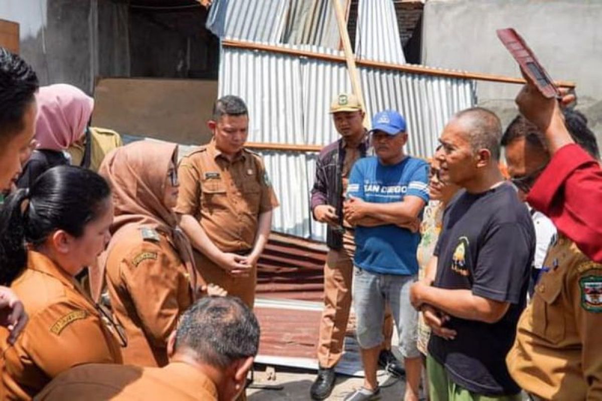 14 KK terdampak angin kencang di Pematangsiantar, Wali kota lakukan ini