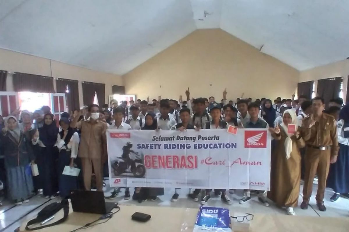 Honda ajak pelajar SMKN 2 Luwuk  jadi agent generasi #Cari_aman