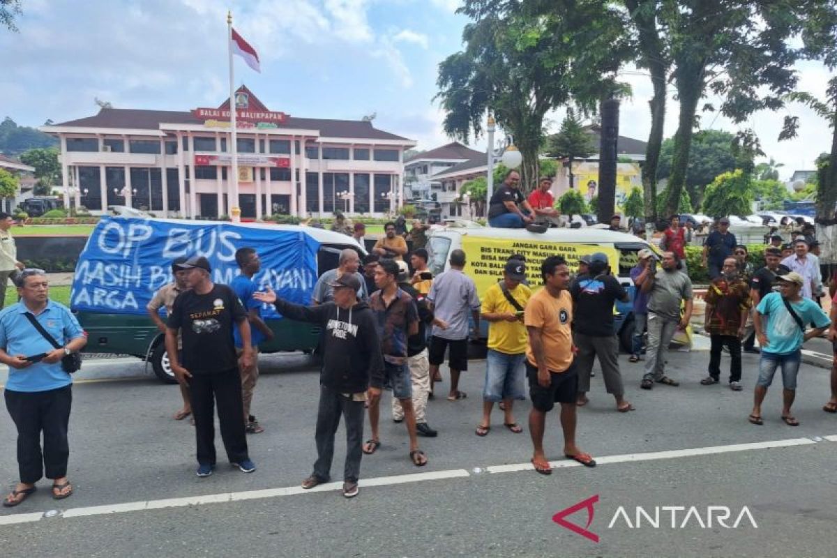 Sopir angkot di Balikpapan protes tolak kehadiran TEMAN bus