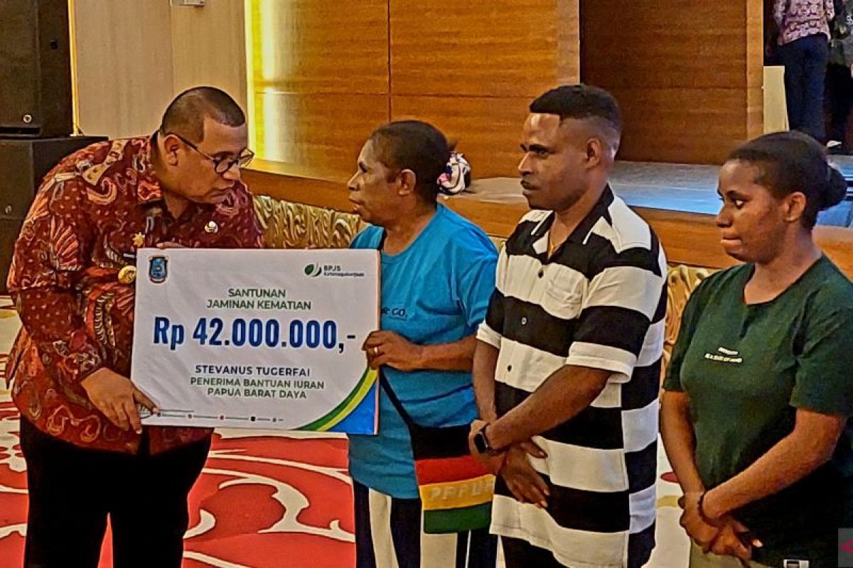 BPJamsostek Papua Barat beri santunan Rp1,19 miliar kepada ahli waris