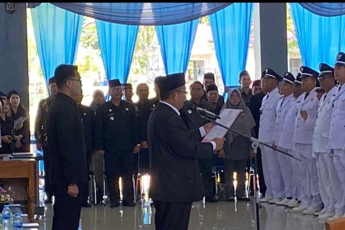 74 Kades di Sintang resmi perpanjang jabatan hingga 2030