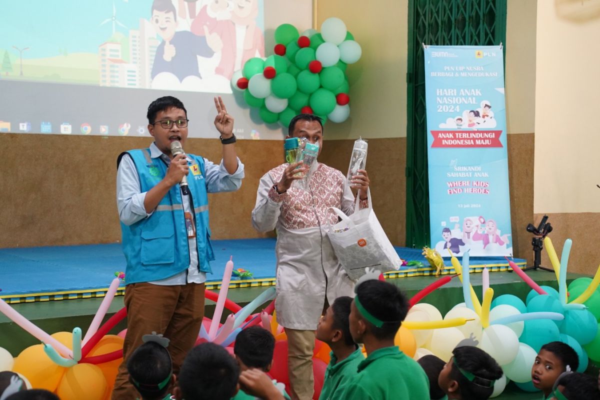 Peringati Hari Anak Nasional, Srikandi PLN UIP Nusra Salurkan Bantuan Pendidikan