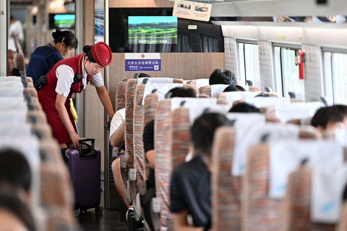 China catat 211  juta penumpang KA pada 15  hari pertama musim panas