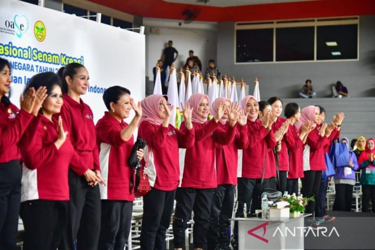 First Lady Iriana opens national creative gymnastics contest - ANTARA ...