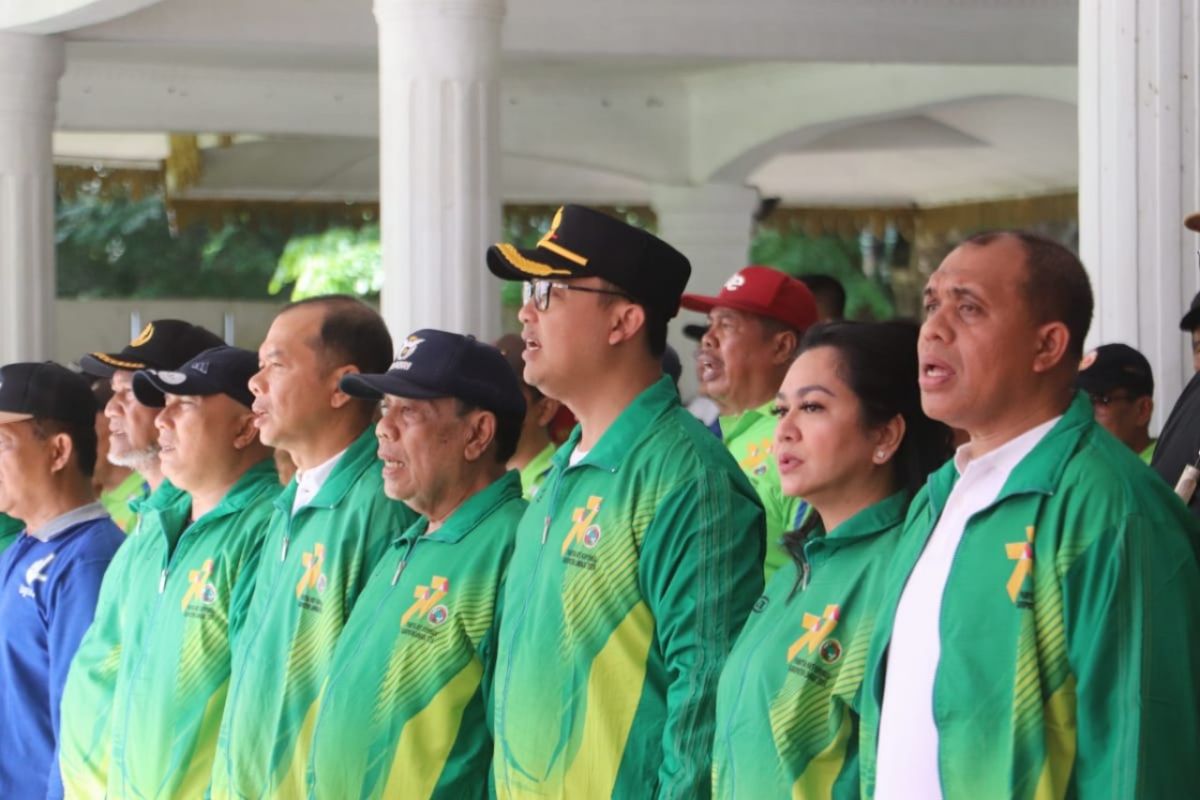 Pj Bupati dan Kapolres Langkat ikuti olah raga bersama di Hari Koperasi