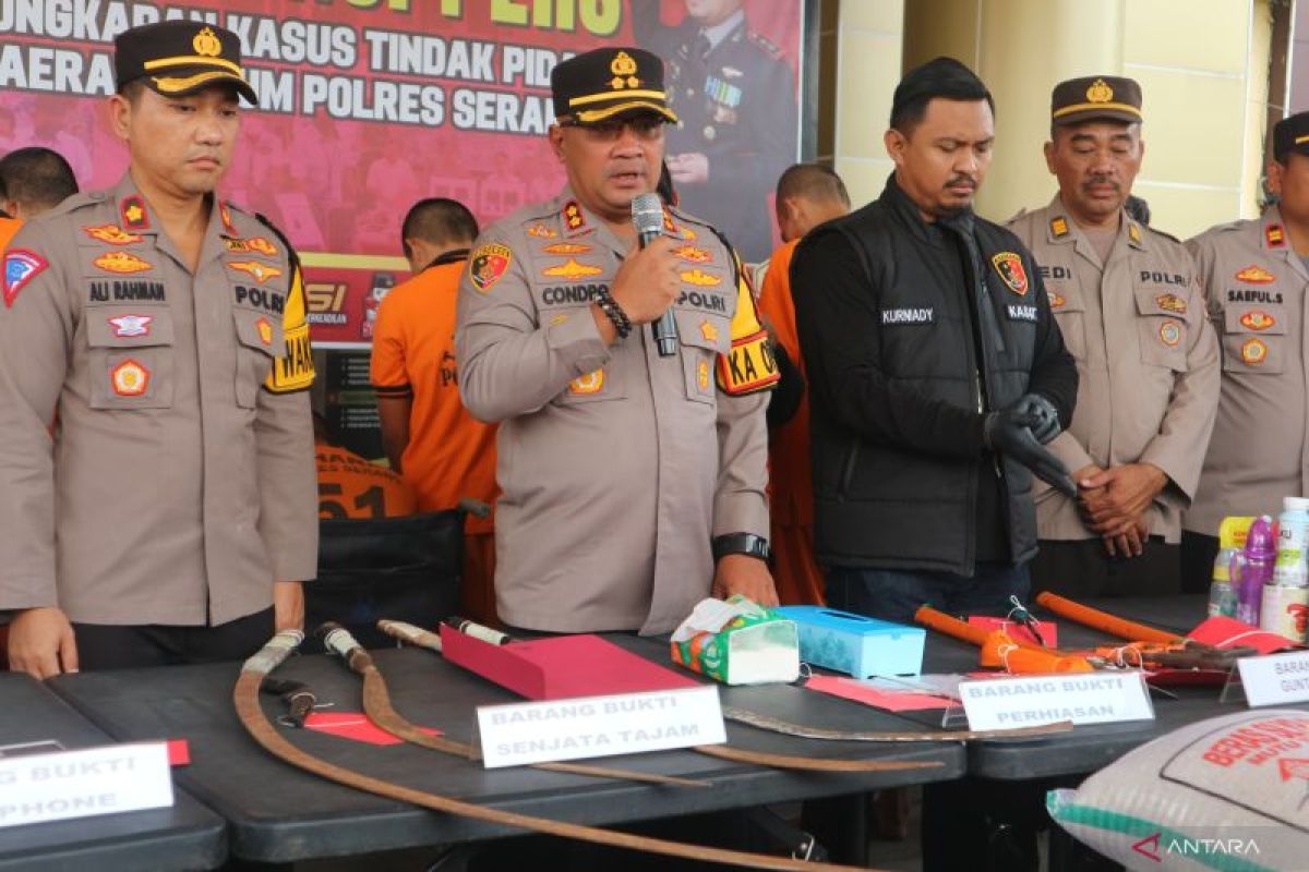 Bongkar kasus prostitusi, polisi tangkap mucikari di Serang