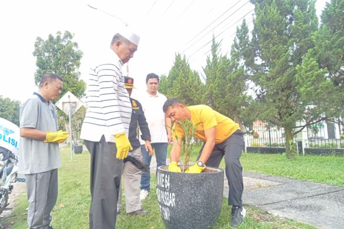 Kejaksaan Negeri Pasaman Barat lakukan aksi bersih dan asri lingkungan