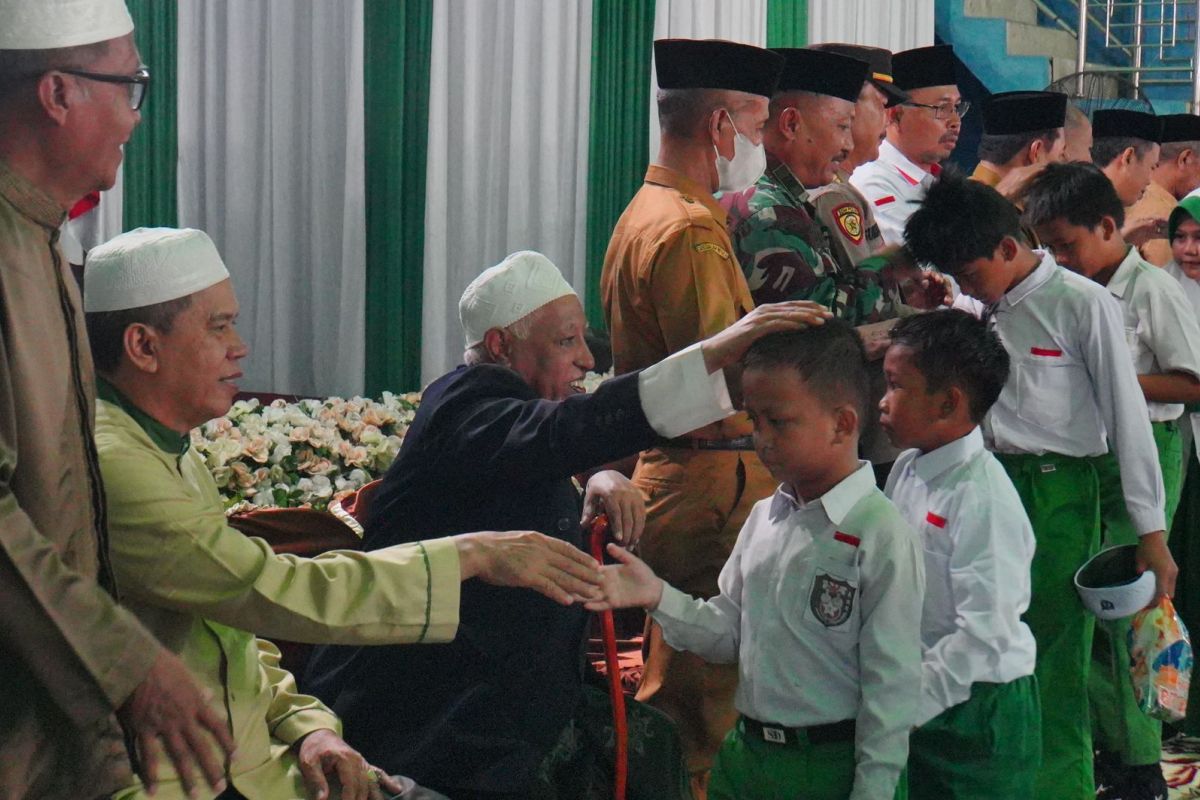 Pemkab Balangan dan BAZNAS santuni ratusan anak yatim