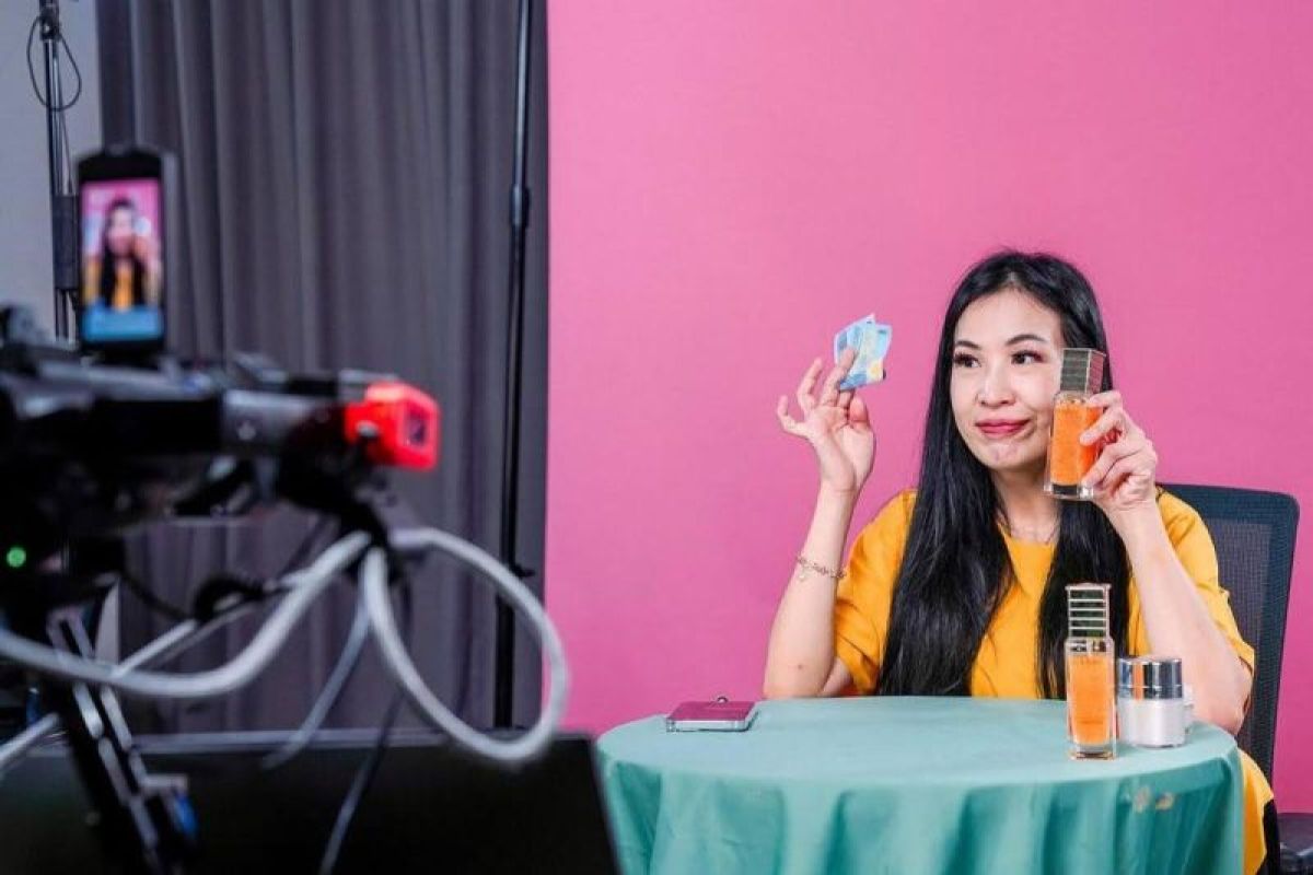 Kisah inspiratif Mami Louisse, dulu dibully kini sukses di Shopee Live