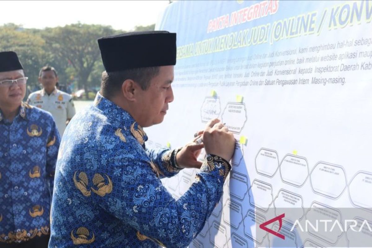 ASN Kabupaten Bekasi tandatangani pakta integritas tolak praktik judi