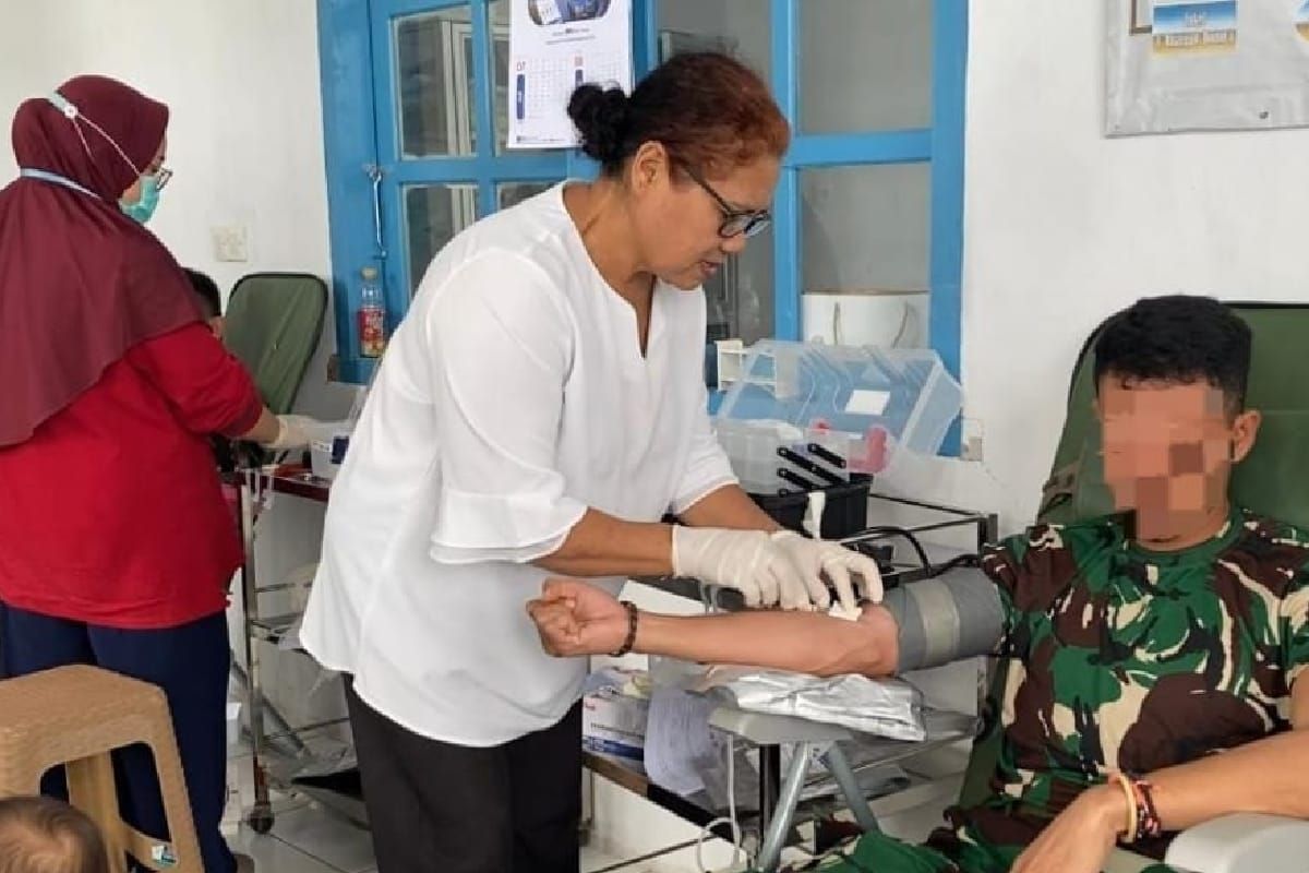 Satgas Yonif 6 Marinir gelar donor darah di Kabupaten Yahukimo