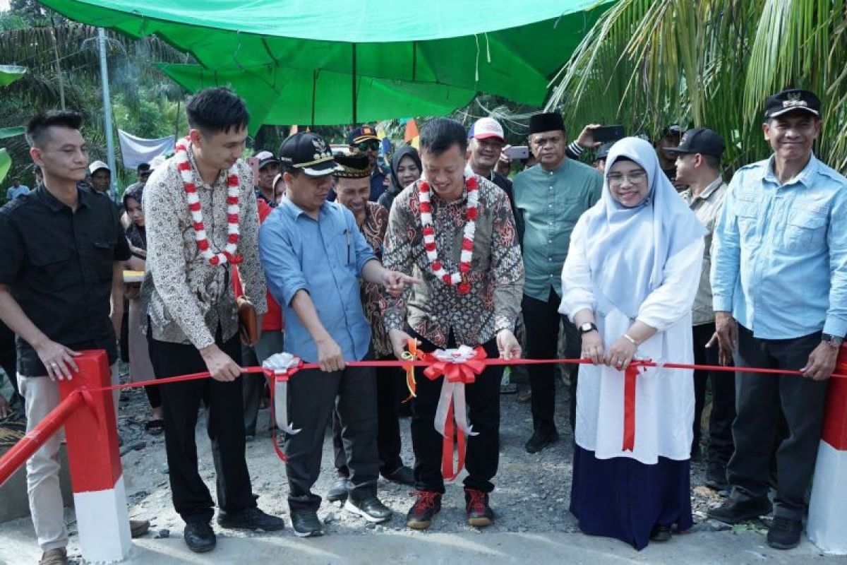 Bupati Sambas gelorakan semangat gotong-royong membangun daerah