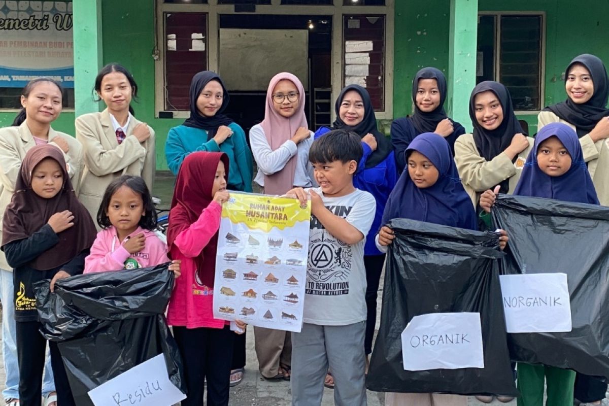 Tim Sinergi Nyawiji UGM bangkitkan kesadaran tata krama anak Dusun Tamanan