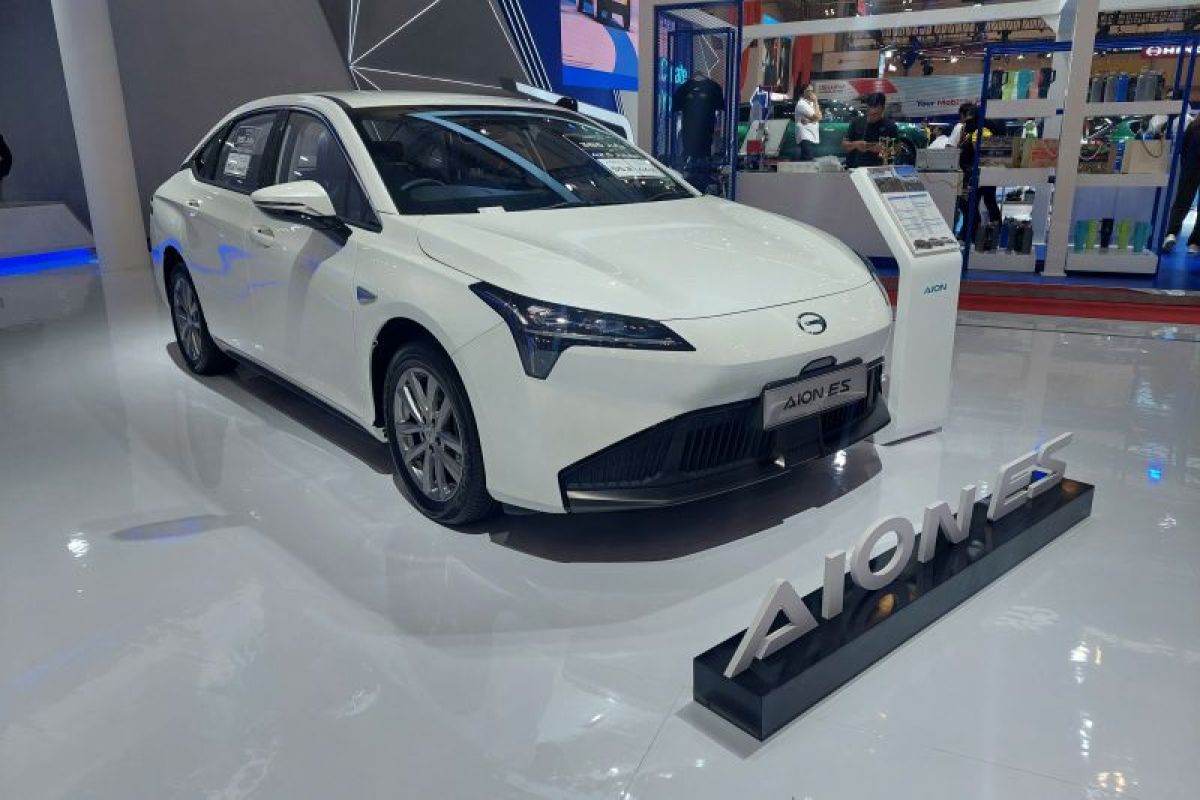 Sedan listrik AION ES dibanderol Rp386 juta di GIIAS 2024