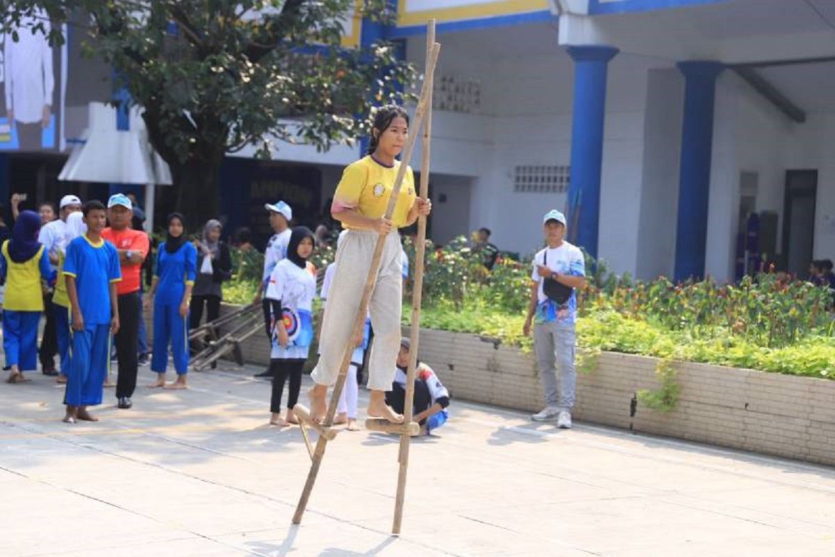 Pemkot Tangerang gelar pesta olahraga tradisional mulai gasing hingga egrang