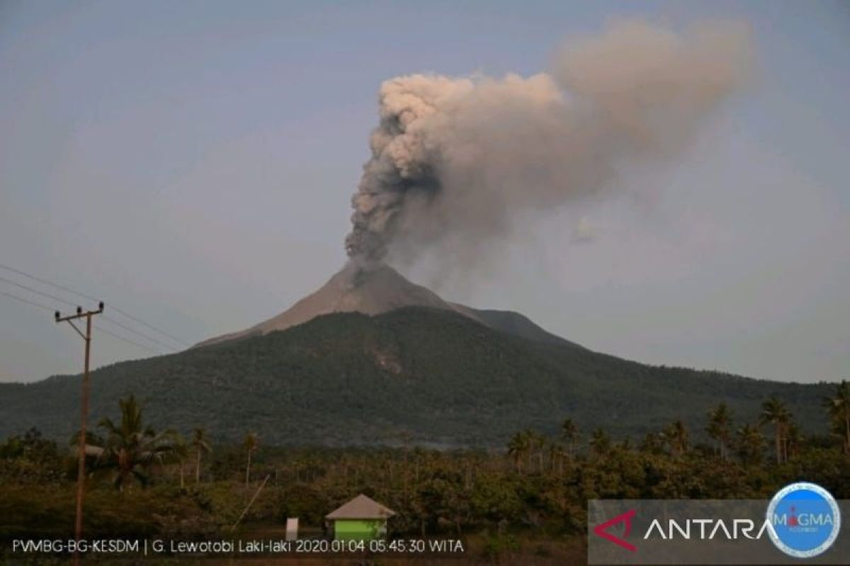 Gunung Ibu kembali erupsi dengan amplitudo 28 mm hingga Kamis pagi