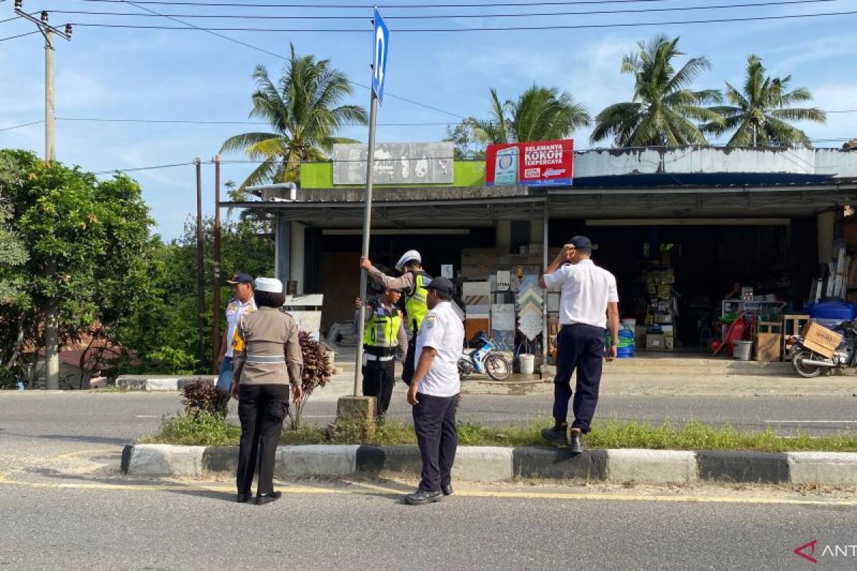 Satlantas Polres Bangka Barat lakukan pemeliharaan rambu lalu lintas