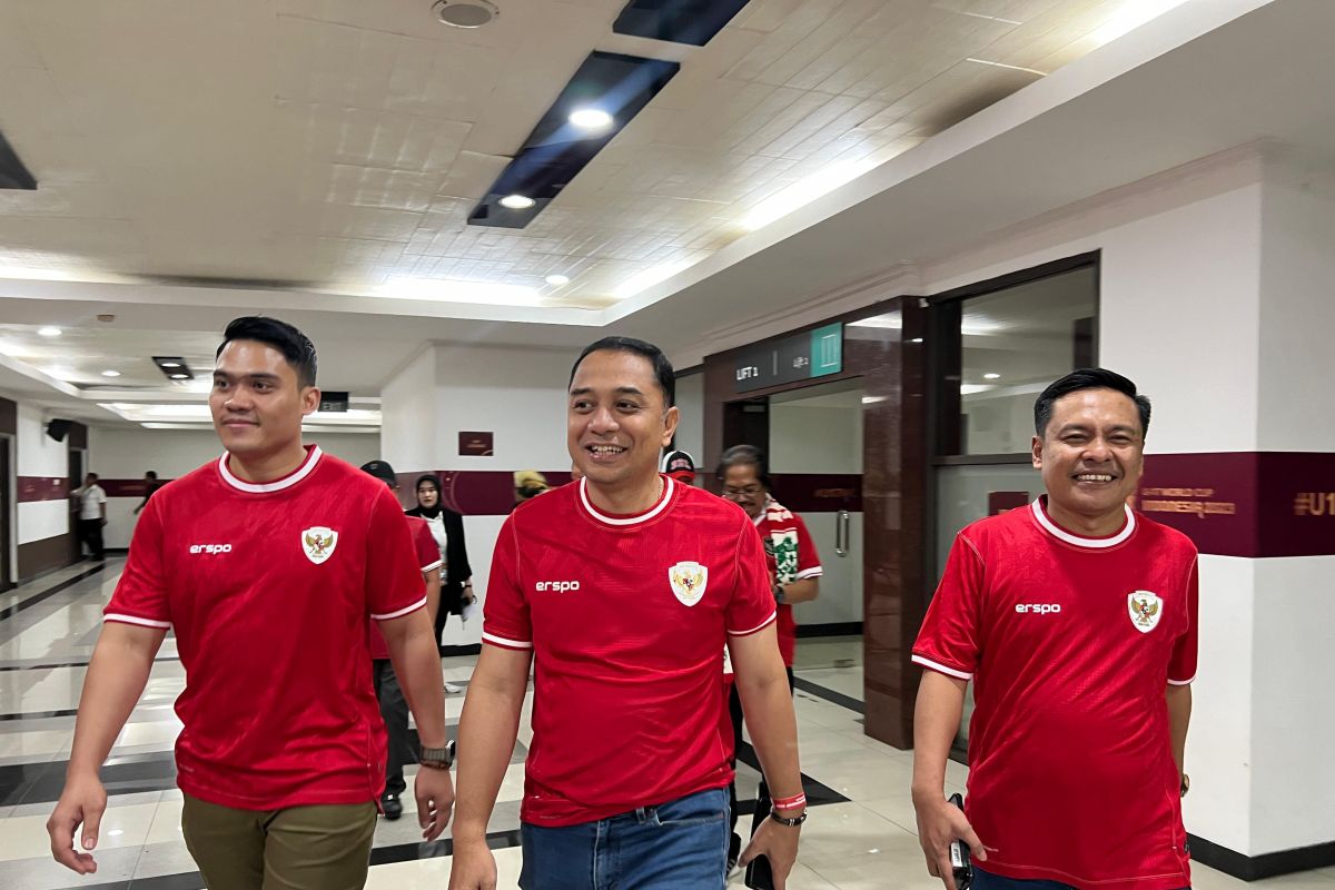 Cak Eri, Ketua Gerindra dan Golkar Surabaya nonton Timnas