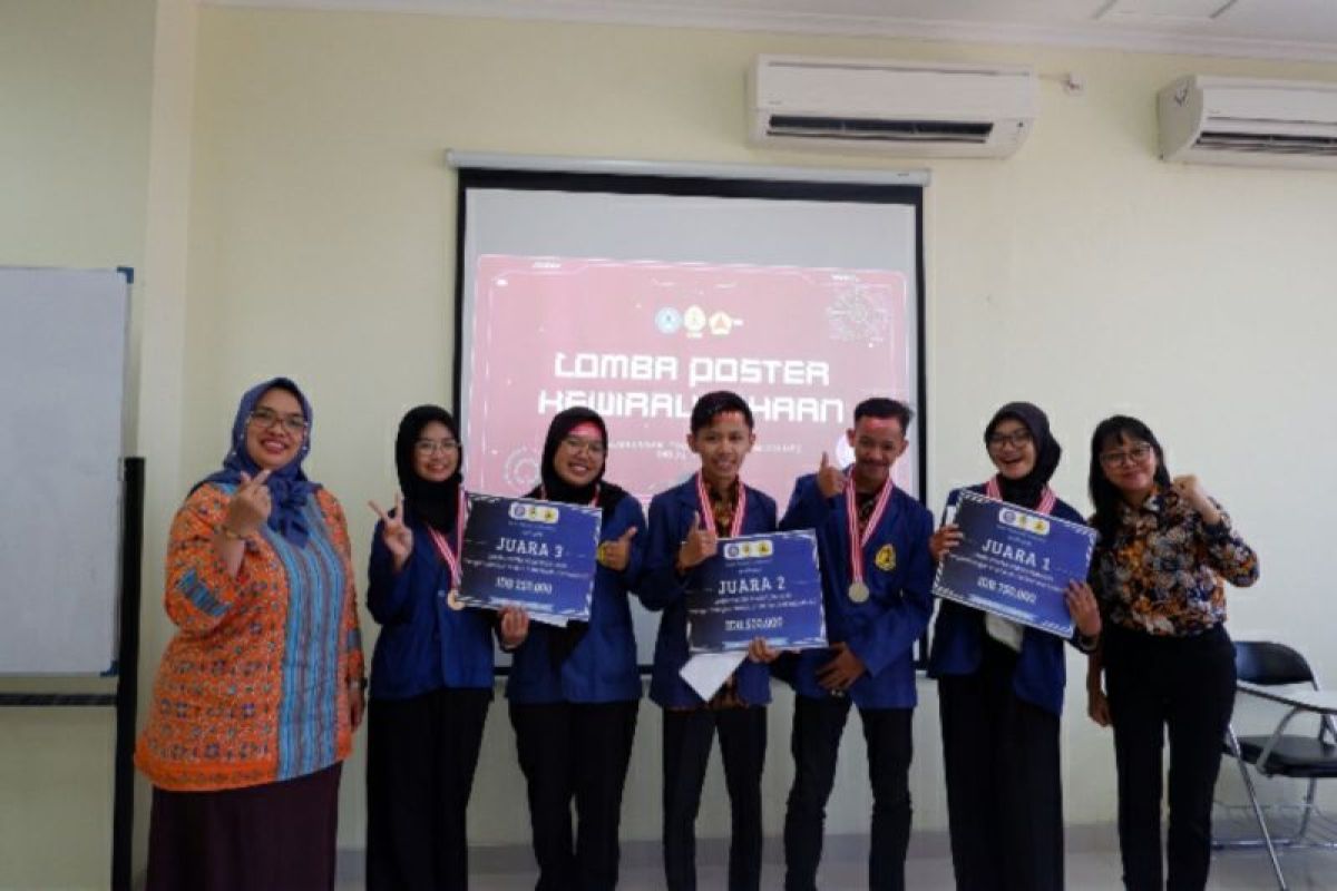 UKM Smart Preneur Community sukses gelar Lomba Poster Kewirausahaan