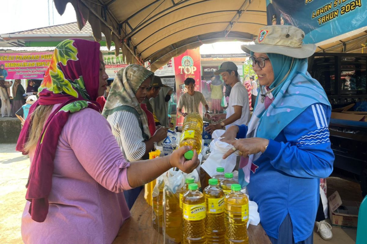 Pemkab Balangan gelar pasar murah jaga stabilitas harga