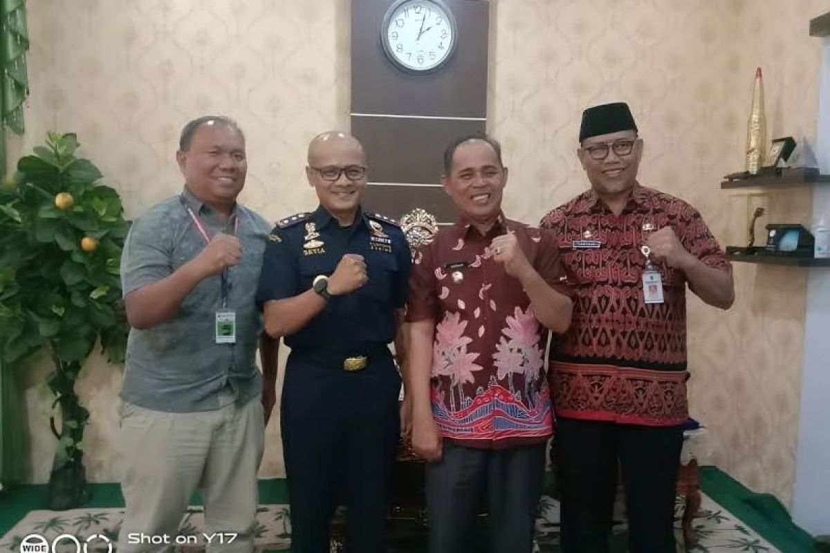 Bertemu PJ Bupati Herman, Bea Cukai Tembilahan bahas kemajuan ekonomi