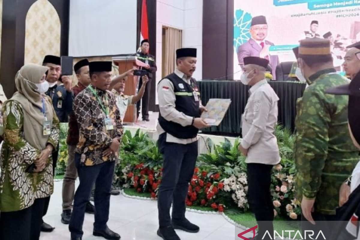 Jamaah haji Sultra tiba di Debarkasi Makassar setelah tertunda 39 jam