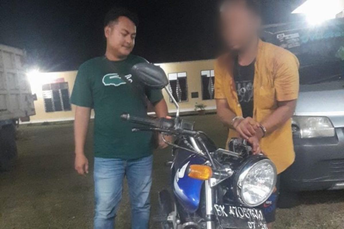 Polsek Tanah Jawa amankan pelaku pencurian motor di parkiran masjid