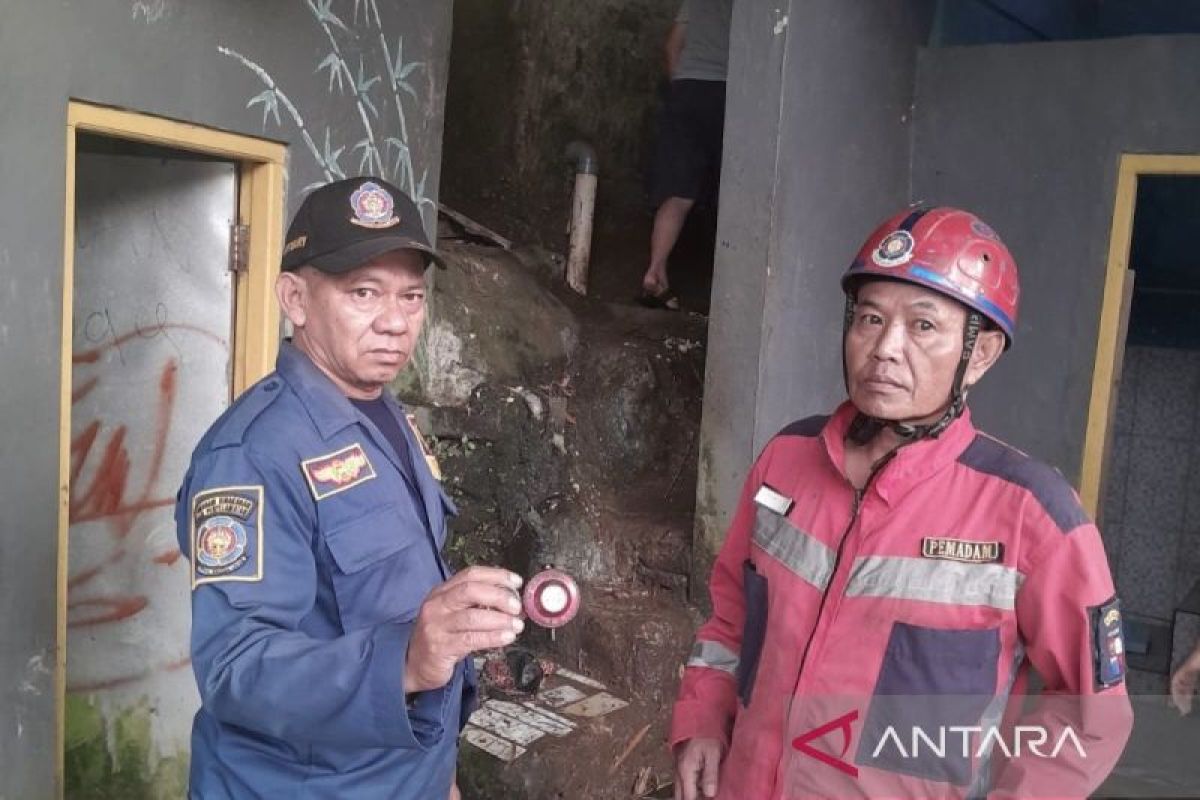 Kebakaran rumah  di Tegallega sebabkan satu anak meninggal berhasil dipadamkan