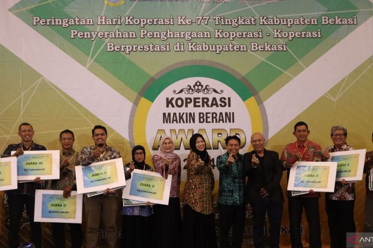 Pemkab Bekasi berikan penghargaan pada koperasi berprestasi