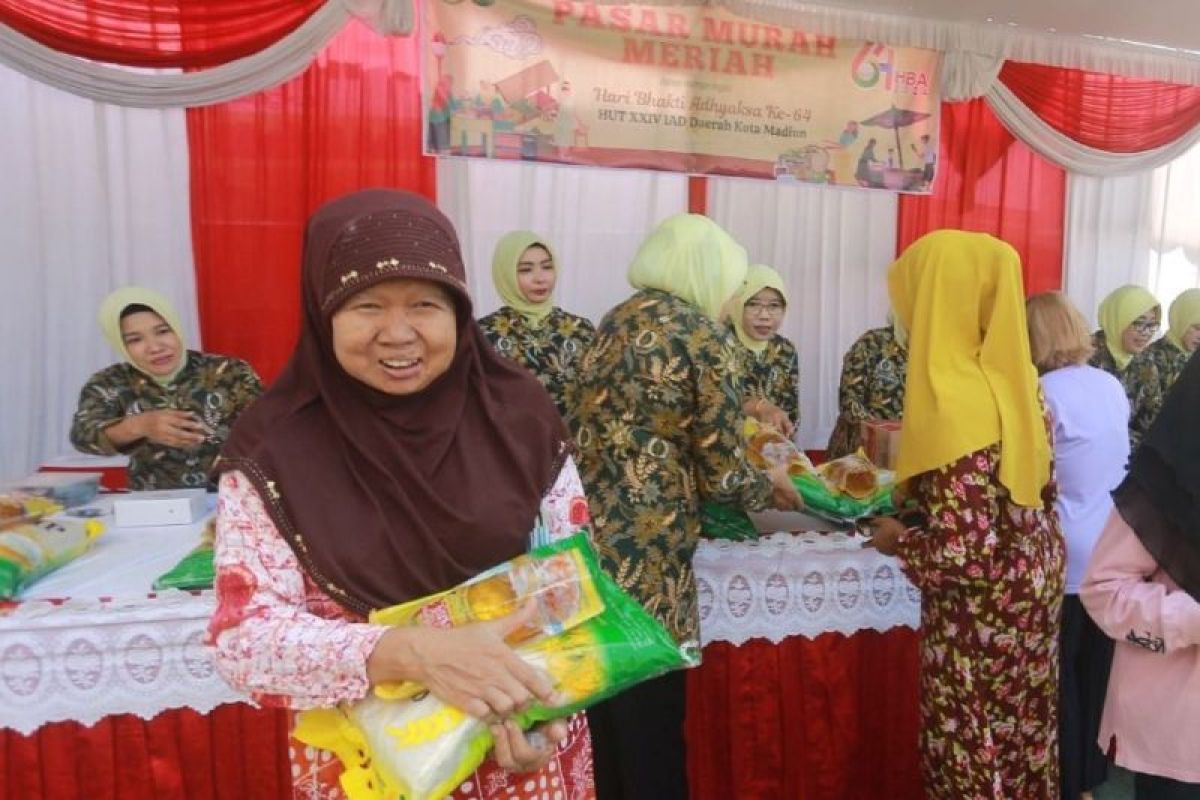 Peringati Hari Bhakti Adhyaksa, Kejari Kota Madiun gelar pasar murah untuk warga