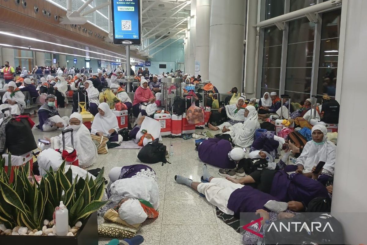 357 jamaah haji Kloter 22 Debarkasi Medan tidur di Bandara Madinah, ini penyebabnya