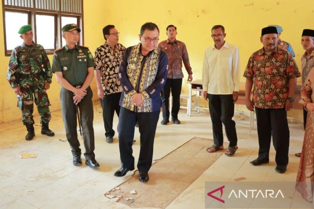 Pemkab Aceh Barat percepat penyediaan sarana belajar di Woyla Timur