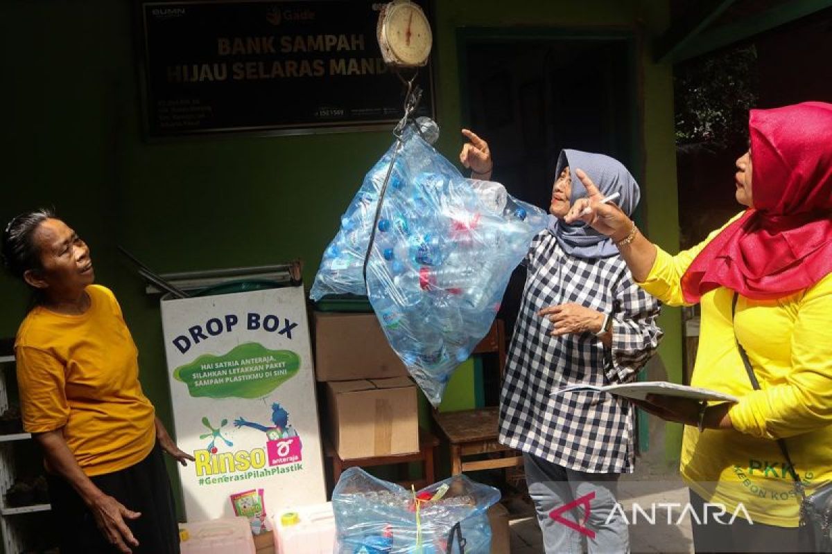 DKI tak bisa intervensi harga sampah daur ulang