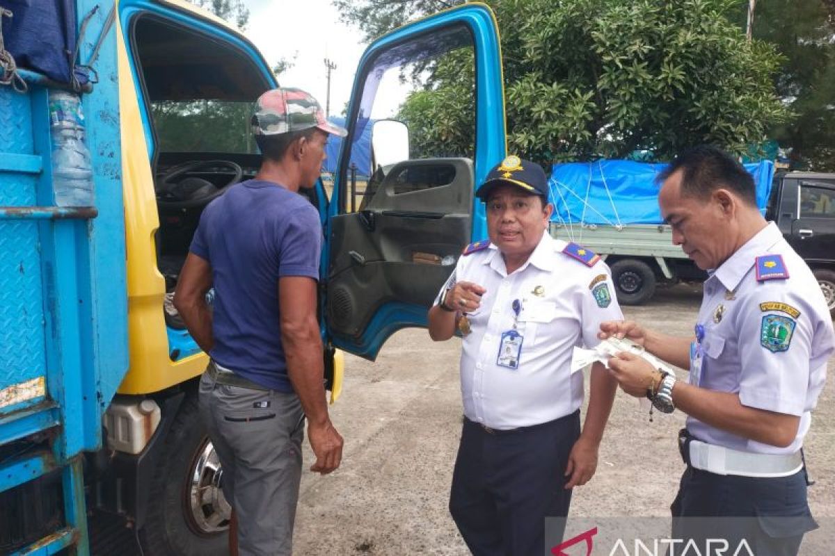 Dishub Belitung cek kelaikan kendaraan di pelabuhan Tanjung Ru