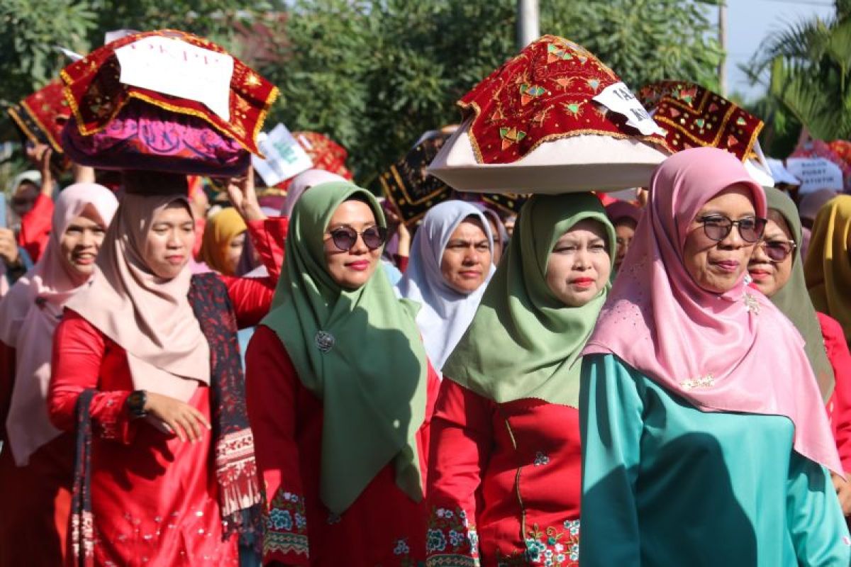 200 jamba diarak bundo janduang meriahkan peringatan 31 tahun Lubuk Basung sebagai ibukota Agam