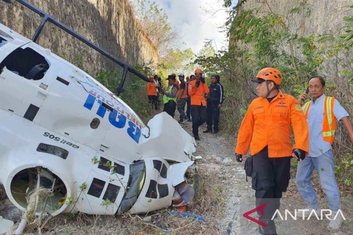 Helikopter jatuh di Bali ditumpangi lima orang