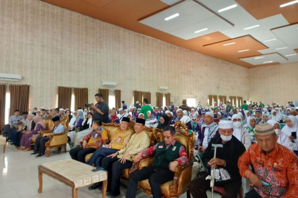 Lampung Barat sambut kepulangan 227 haji dari Tanah Suci