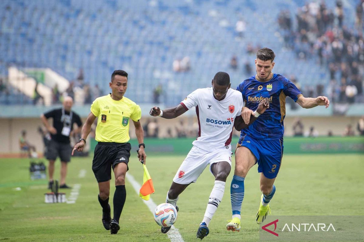 Persib taklukkan PSM 2-0 pada laga pembuka Piala Presiden