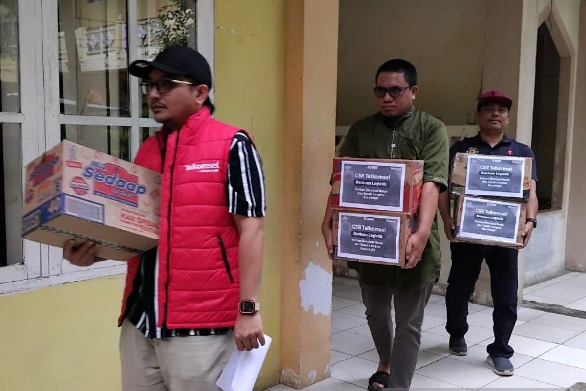 Telkomsel salurkan CSR bantuan logistik korban banjir dan tanah longsor di Gorontalo