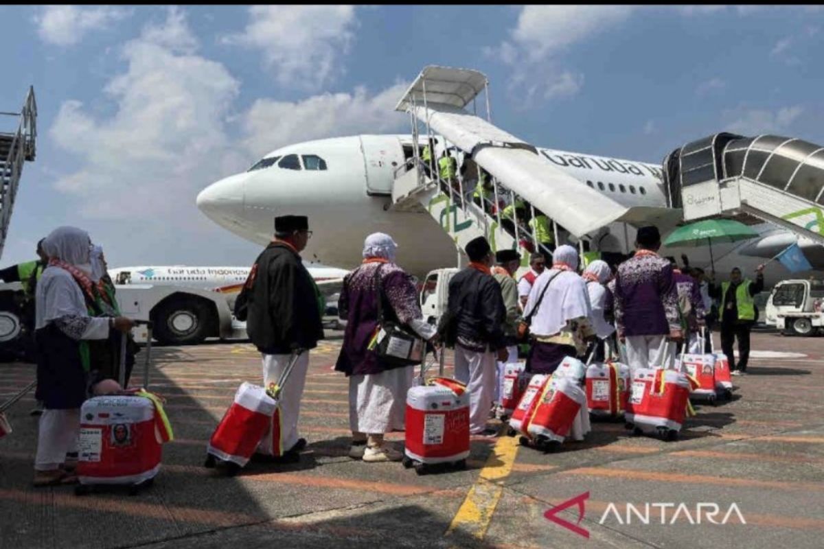 Kepulangan Jamaah Haji Tapsel delay hingga 16 jam, Garuda Indonesia minta maaf