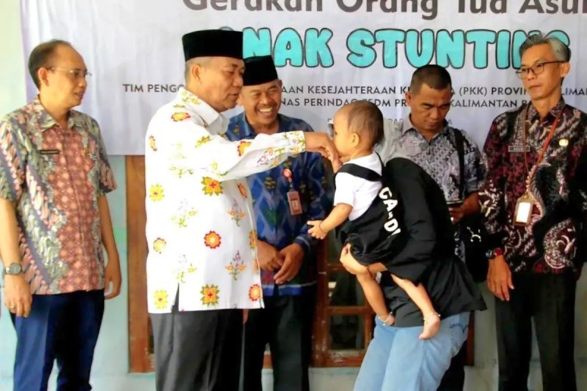 Pemkab Kubu Raya serahkan bantuan untuk keluarga beranak stunting