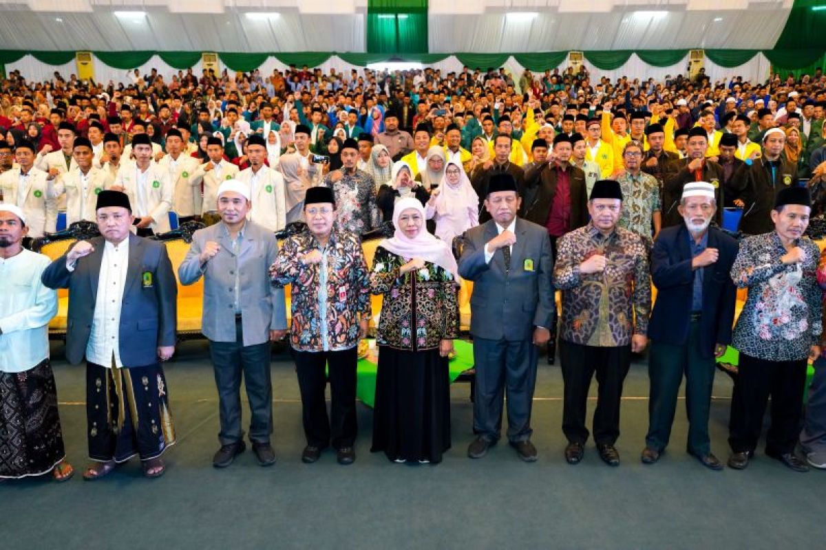 Khofifah dorong lulusan pesantren jadi pembelajar sejati