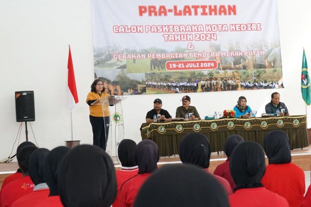 Pj Wali Kota Kediri beri motivasi calon paskibraka untuk fokus latihan